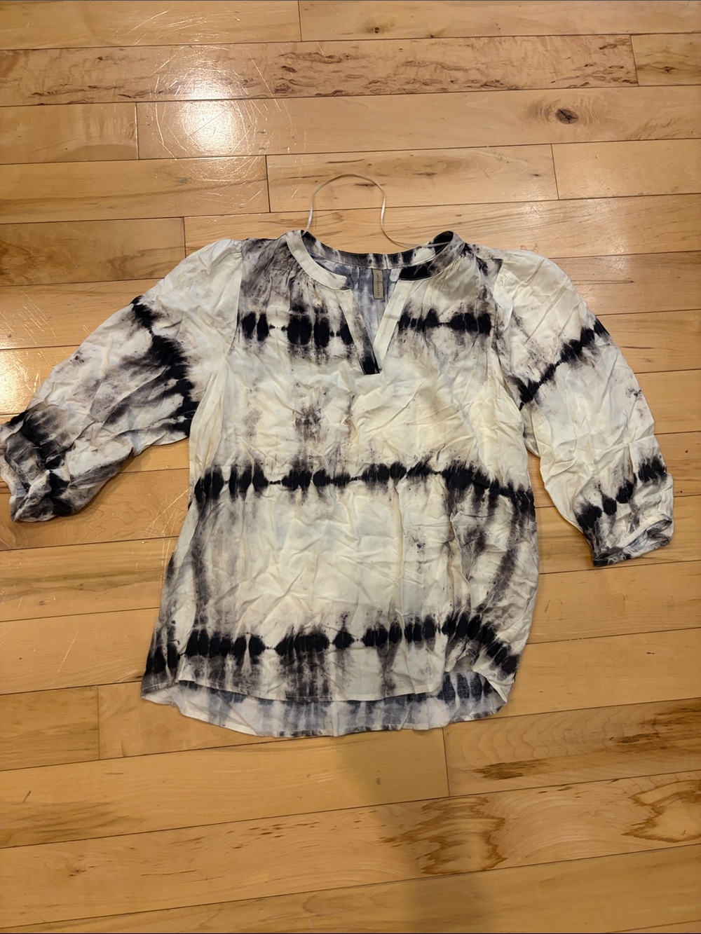 Women's Black & White Tie-Dye V-Notch Blouse